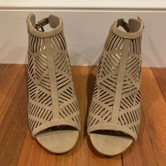 Spring Peep Toe Wedges! - Picture 2 of 5